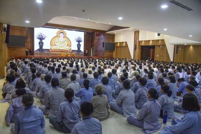 Dharma Talk “Peaceful place to stop ” – The 96th Seven-Day Retreat